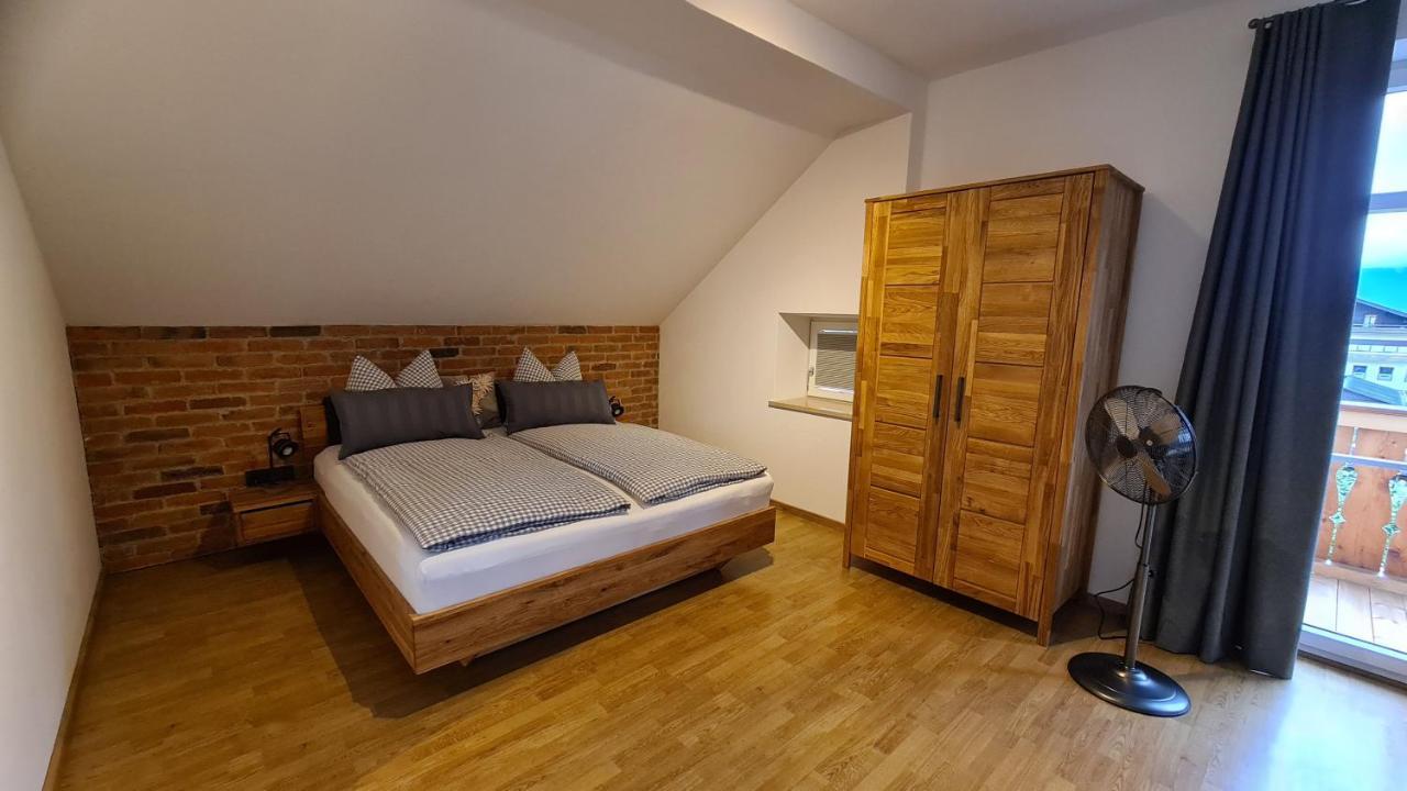 Bunter Hirsch Ferienwohnung Im Garmischer Zentrum 外观 照片